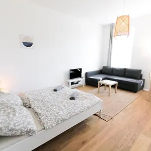 Living - Hasnerstrasse , Вена Австрия