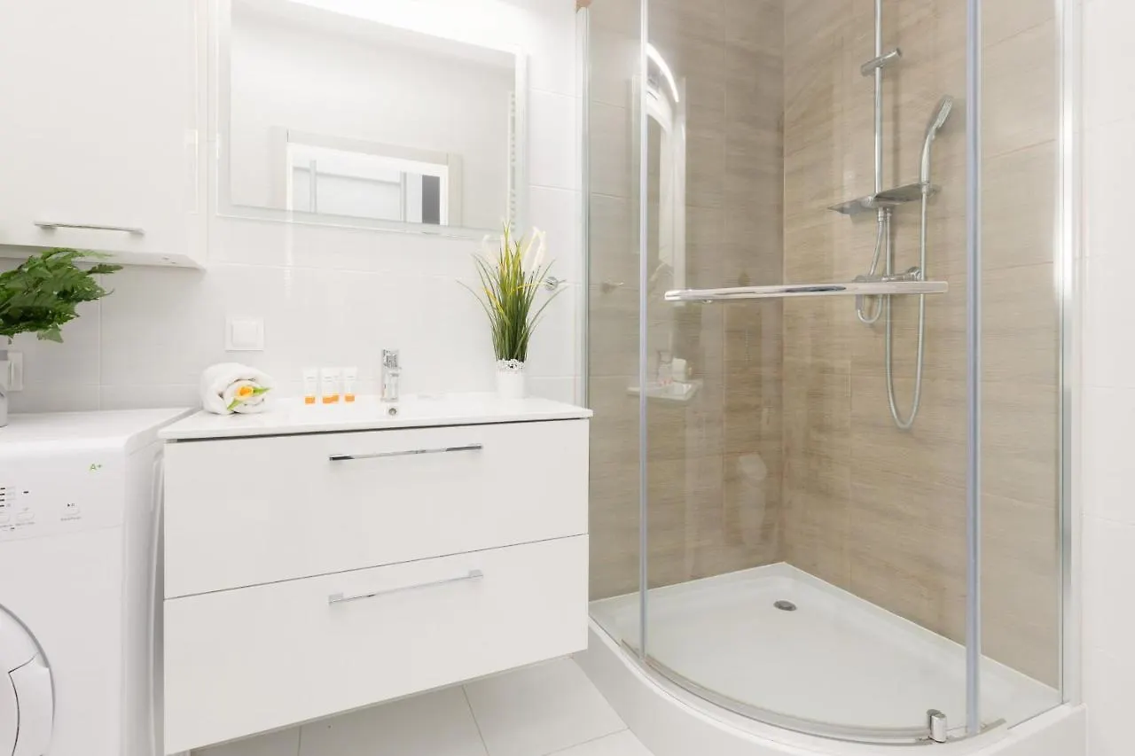 Warsaw Ulrychow Apartment With Parking By Renters Польша