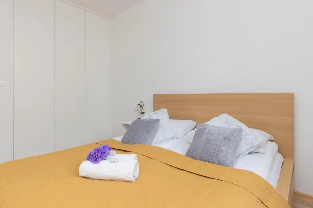 Warsaw Ulrychow Apartment With Parking By Renters Польша